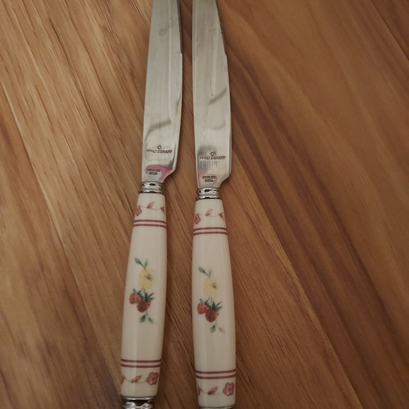 Pfaltzgraff Flatware Delicious Apple Stainless Steel Two 9.25" Knives - Picture 4 of 6